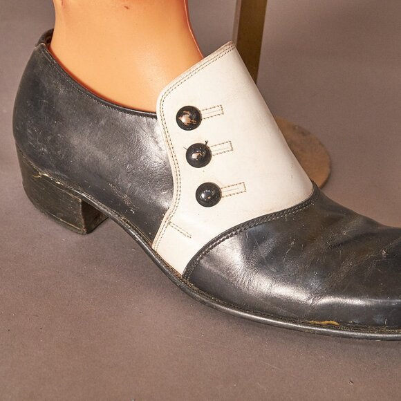 1970s Mod Black and White Heeled Loafers Shoes main image 11